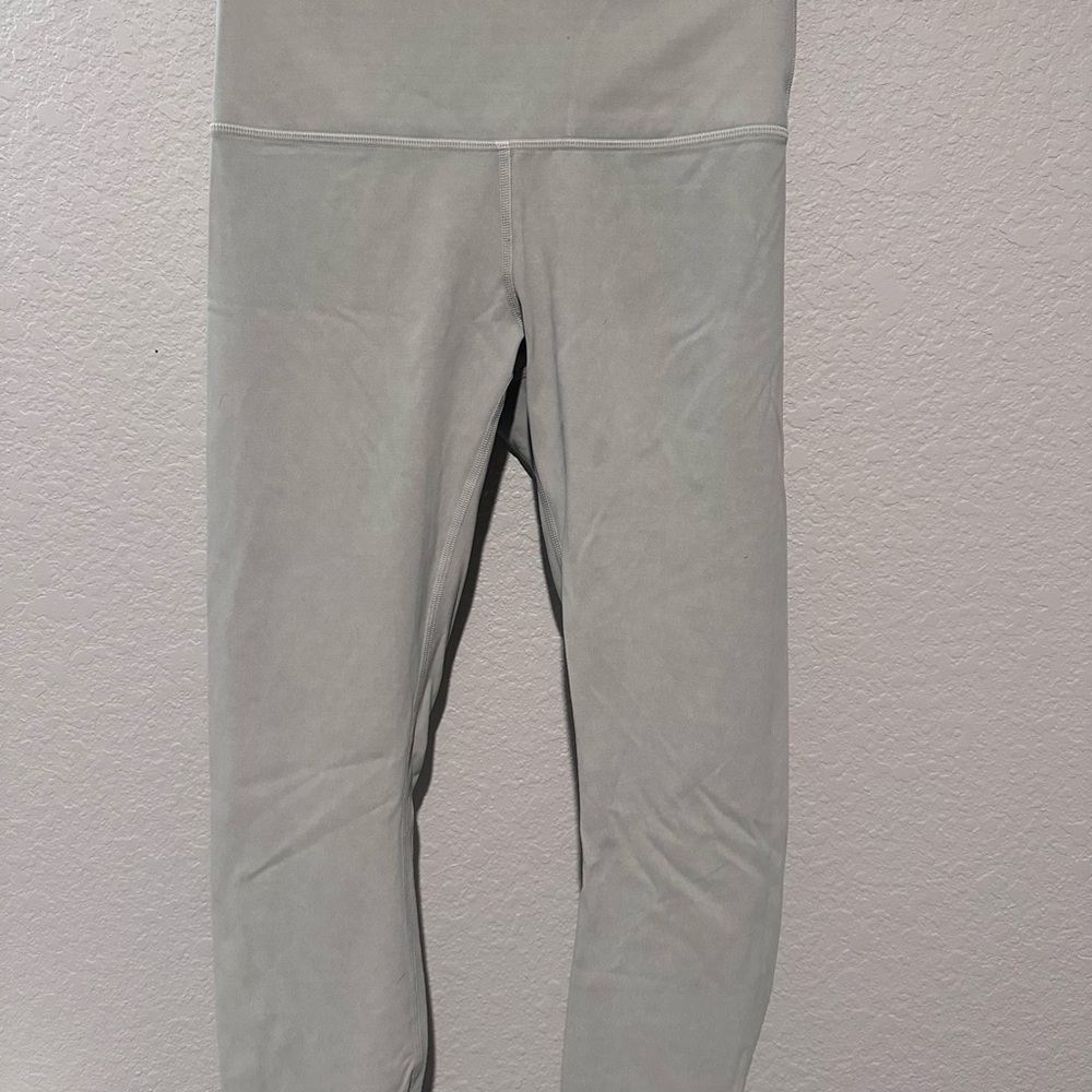 Lululemon Athletica light tan wunder under Leggings
